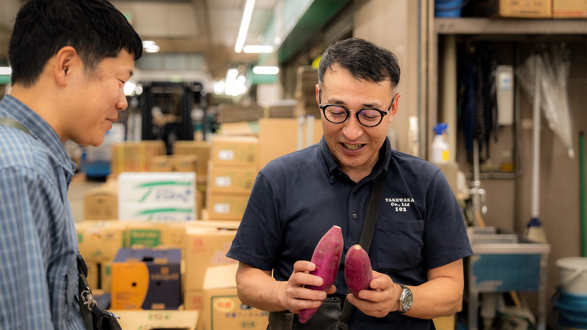 青果を見極める現場。